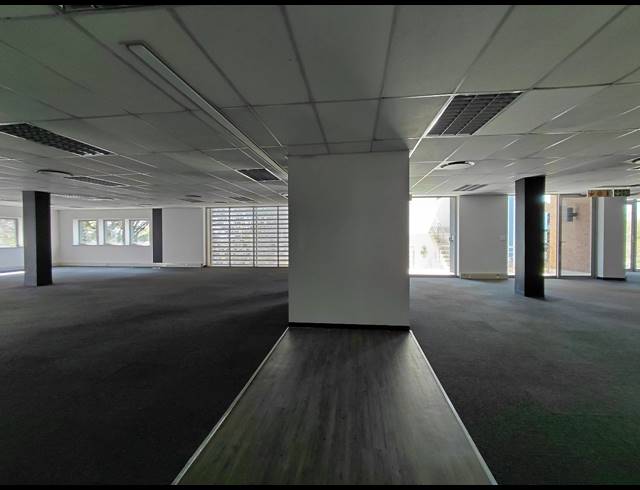 669M² OFFICE TO LET IN BRYANSTON